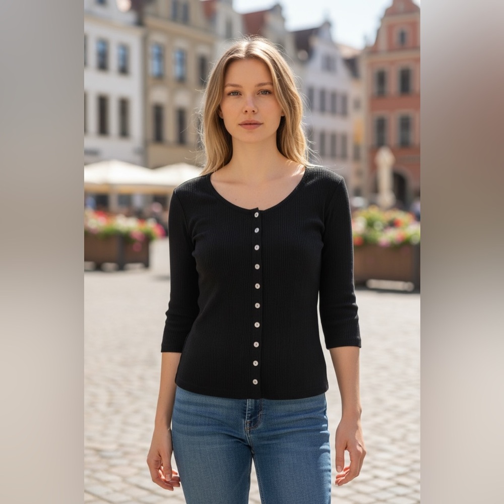 LEVI’S Black Ribbed snap button Crop Top